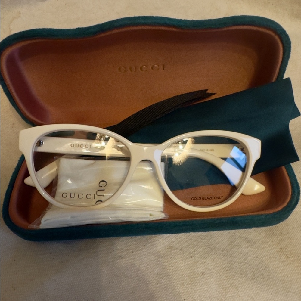GUCCI WOMEN CAT-EYE EYEGLASSES